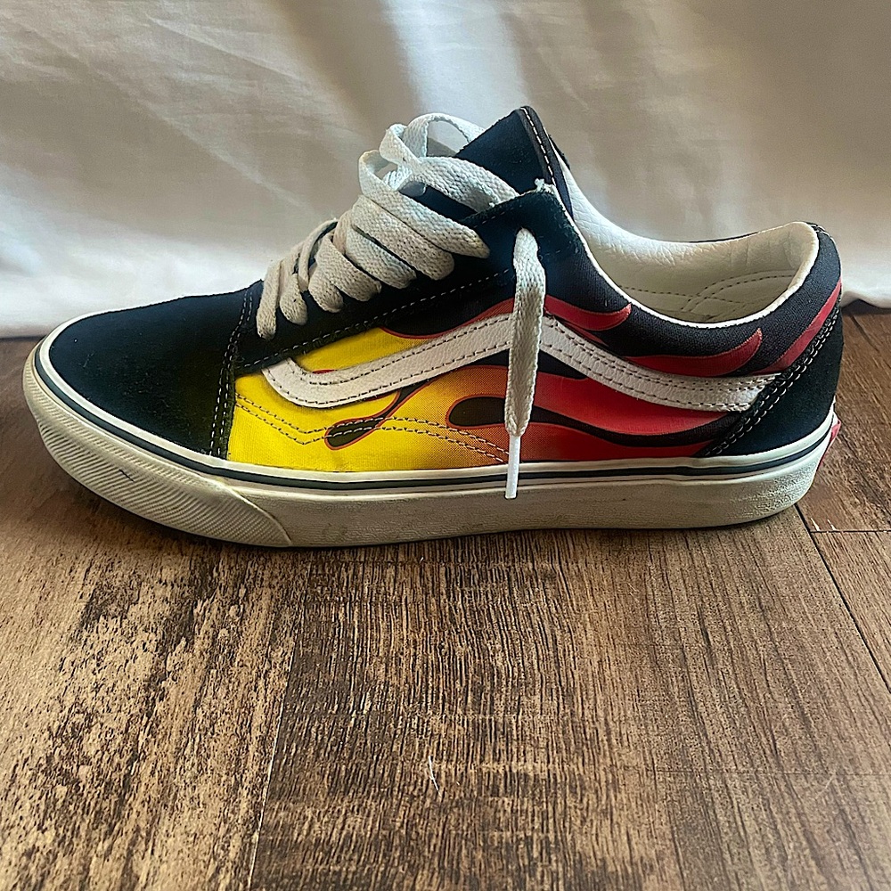 Vans old skool (fire/flames) SZ 7